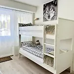 With Everything, 150m From Lift Apartament *