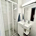 With Everything, 150m From Lift Διαμέρισμα